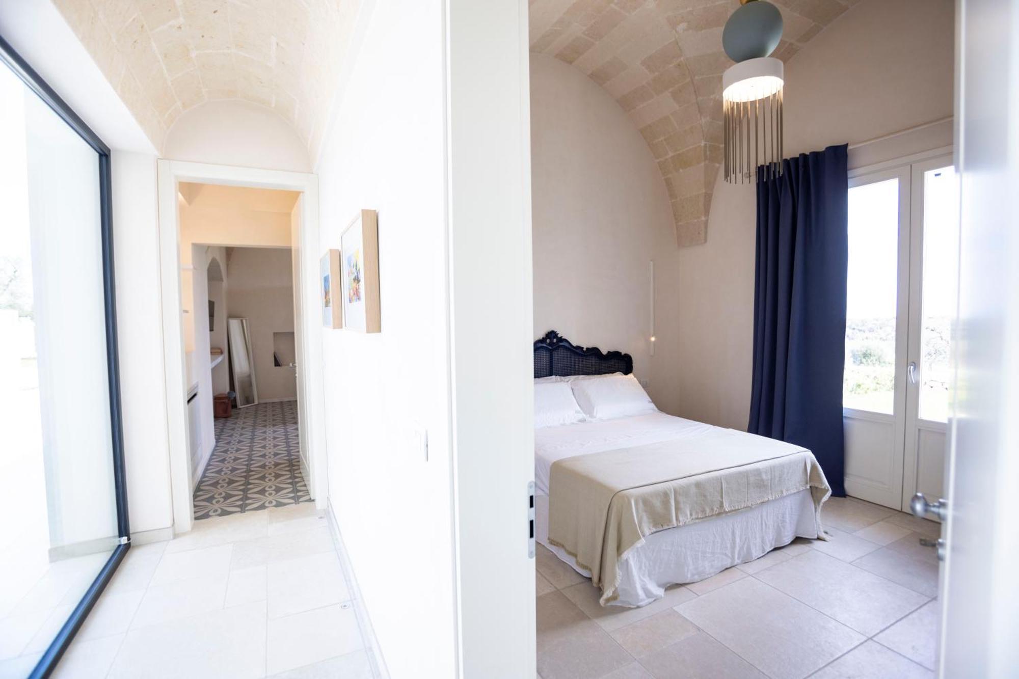 Dimora La Scaledda Bed & Breakfast Serranova Exterior photo